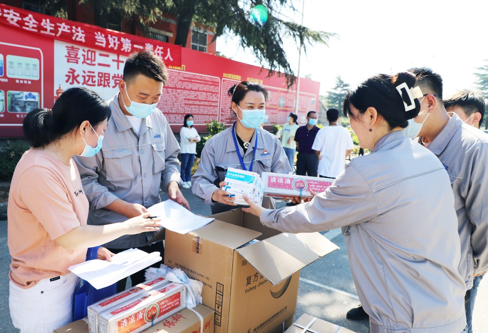 安陽園區(qū)：貼心送關愛_調整大小