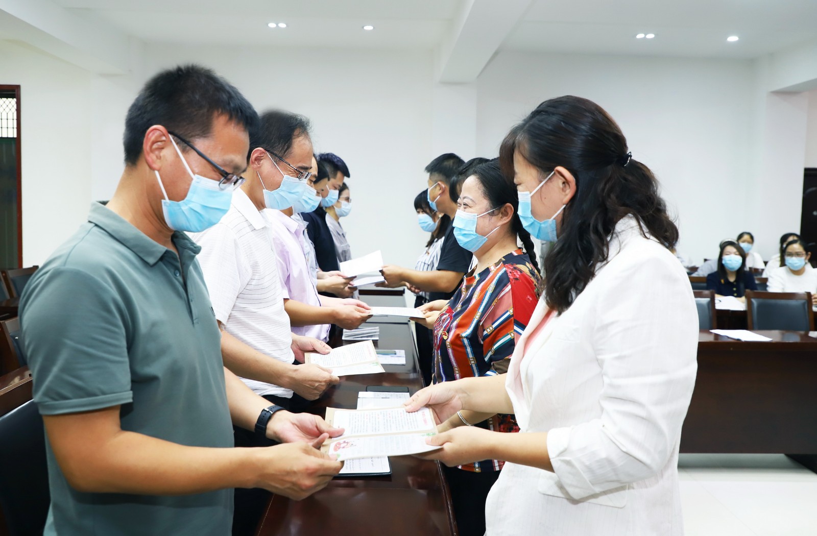 安陽(yáng)園區(qū):共話(huà)座談 廉潔寄語(yǔ)_調(diào)整大小